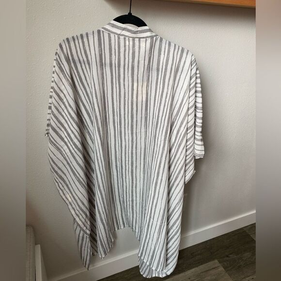 NEW WITH TAGS WOMENS ONE SIZE CARDIGAN - Picture 2 of 3